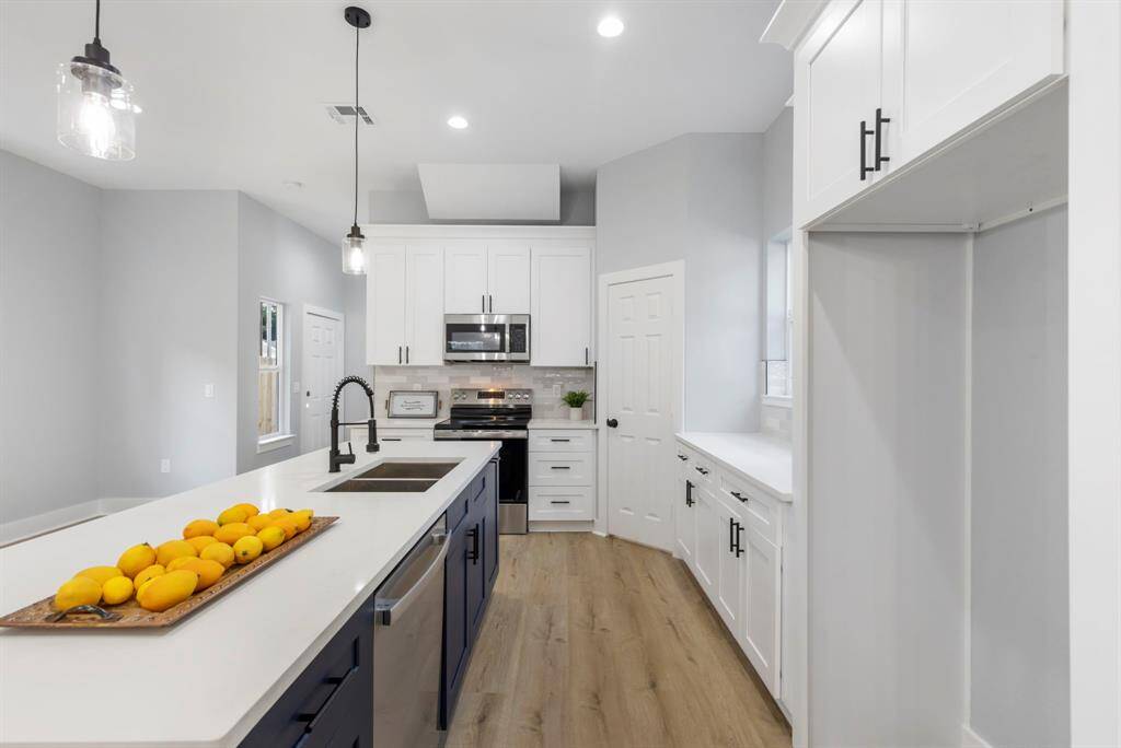 Enjoy the clean, open feel of the kitchen that is both functional and inviting.