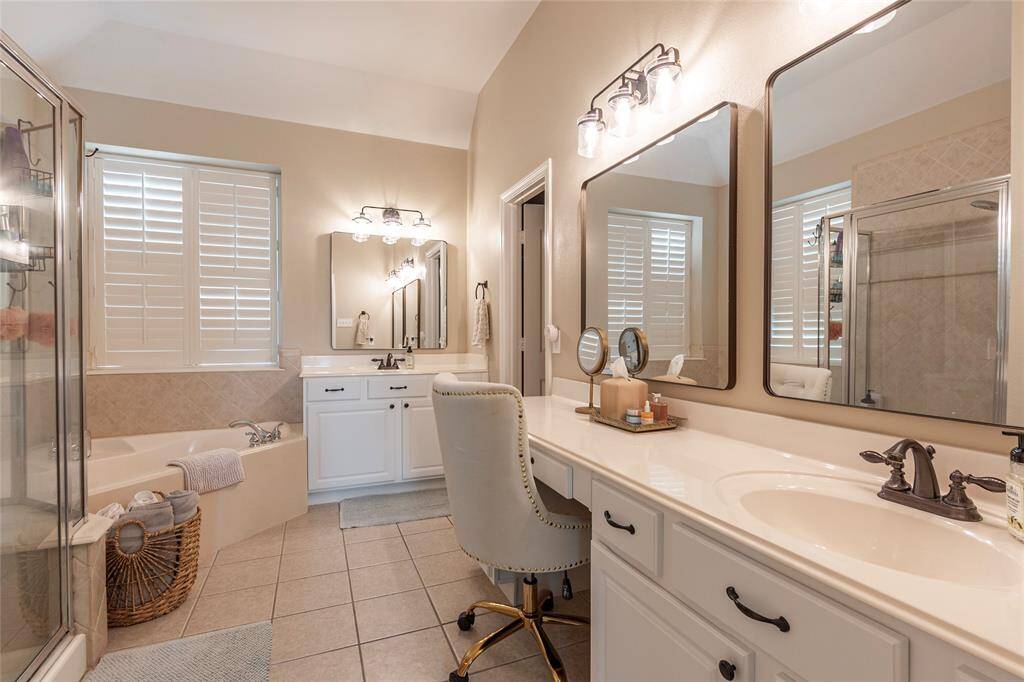 gorgeous primary ensuite bath