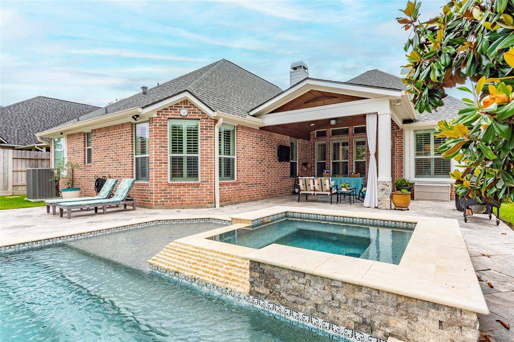 your dream spa awaits when its cold and your sun bathing deck is ready when its hot