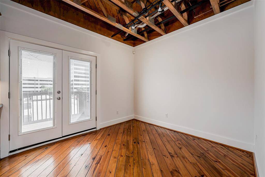 Breakfast room (10X6) right across from kitchen.