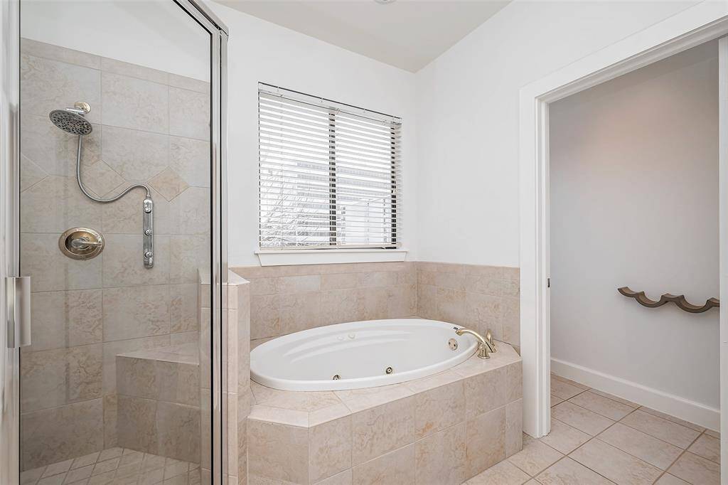 Another view of the primary bath.