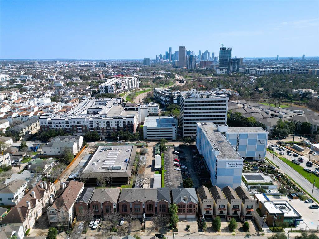 Jump on Allen Parkway and be downtown in minutes.