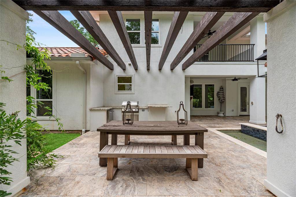The wide patio has tons of space for al fresco dining. Chat with friends over cocktails, as the kiddos and dogs play.