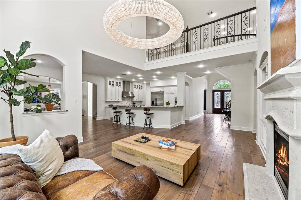 Entertaining is a cinch with an open floor plan. Watch the game in the living room, while others gather in the kitchen around the spread of appetizers, chips, and dip.