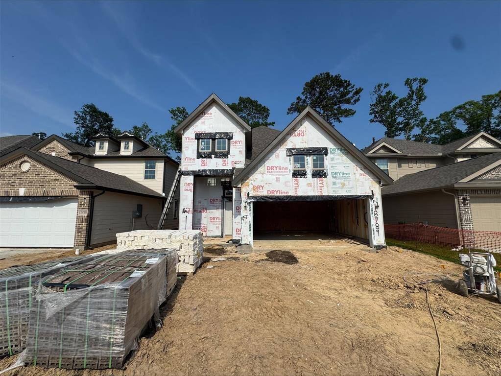 Two-story home with 3 bedrooms, 2.5 baths and 2 car garage