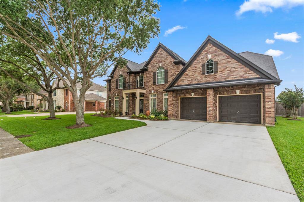 This beautiful home includes a three-car tandem garage and a wide driveway, offering ample parking space. The neighborhood offers community lakes and community parks.