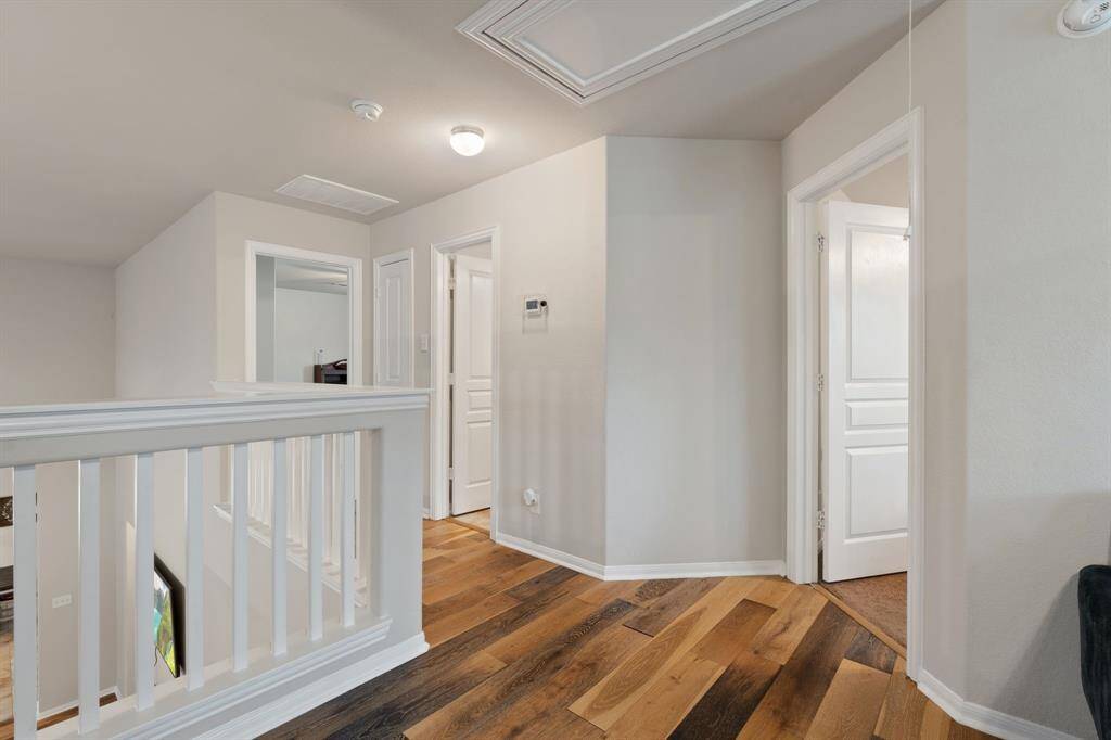 Well-connected second floor with convenient bedroom access