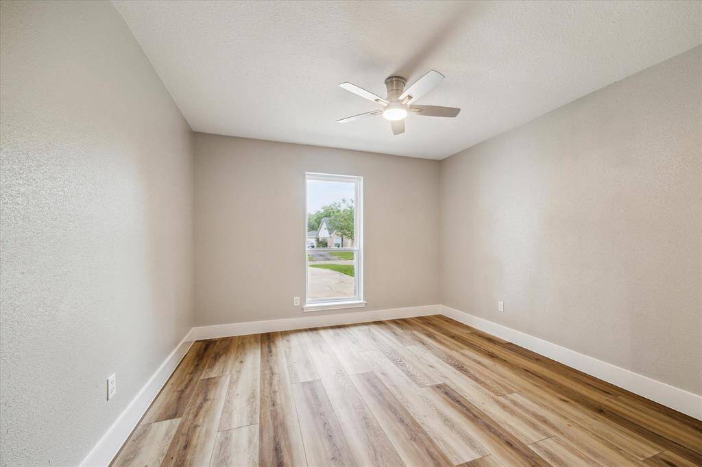 View walking into the home you are greeted by your atrium.