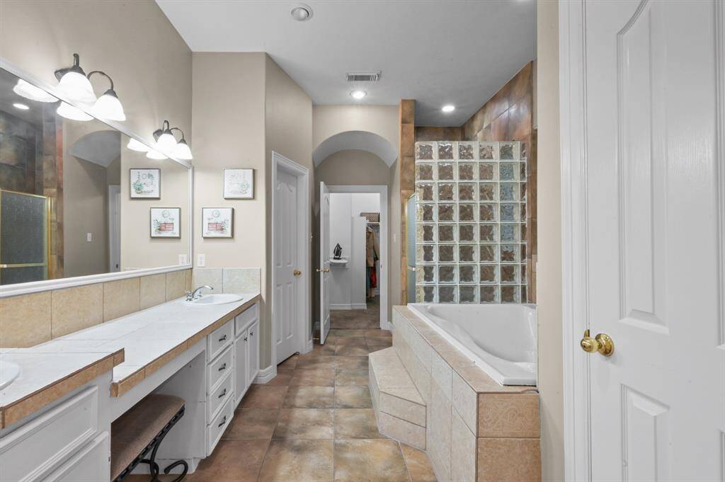 Primary bathroom with 2 sinks and a vanity area