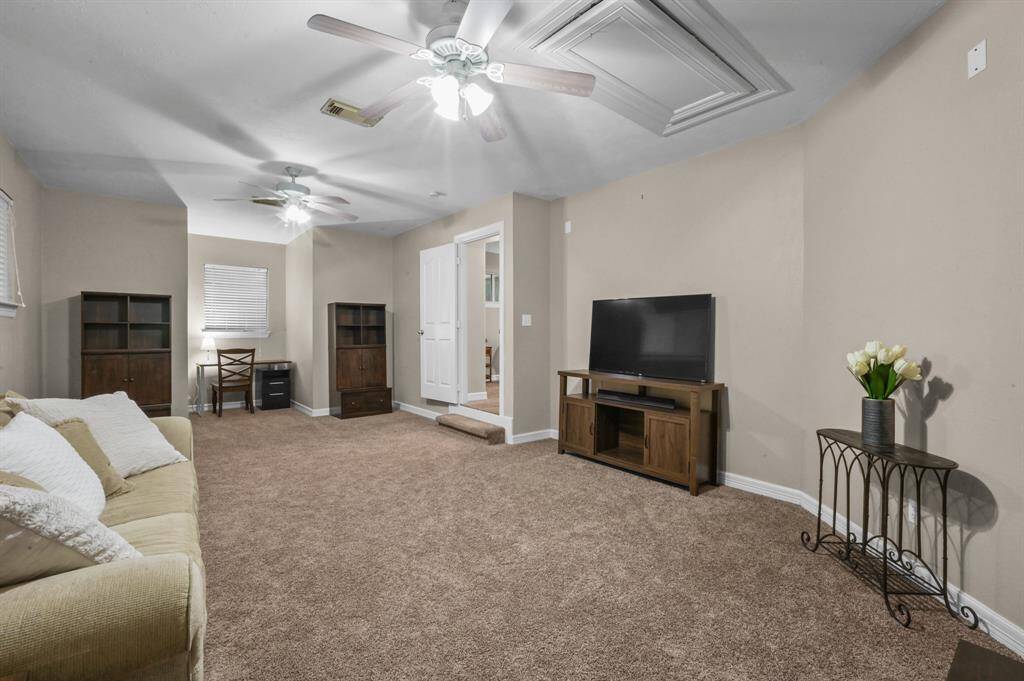 This flexroom can be a 4th bedroom w/ closet or a playroom, media or gym, whatever you want it to be
