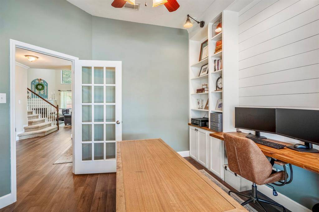 The inviting office space is designed with light and space in mind, with a soft-colored wall paired with natural furnishings - prove to be a winning combination.
