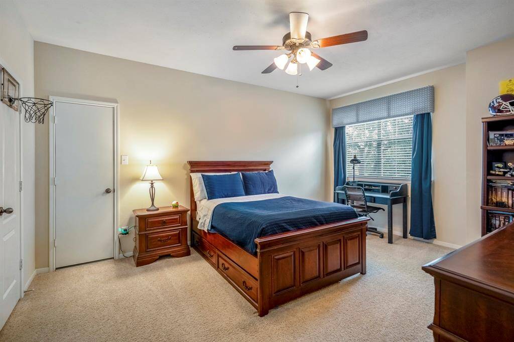 The second bedroom upstairs offers a spacious room, a large window and nice size closet.