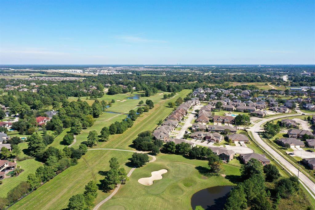Gleannloch Pines is a semi-private 27-hole GOLF club featuring a clubhouse, enjoy the ultimate round of golf, fabulous views and elegant surroundings. The course is owned & operated by Tour 18, Inc. Spend the day on the golf course without leaving the neighborhood.