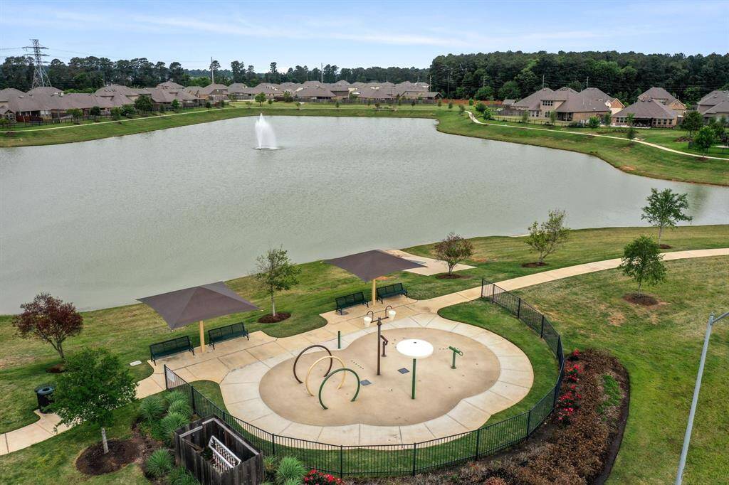 Walking Trails & Playgrounds, there are several options in various sections for residents to enjoy.  The home is zoned to Klein ISD – previously named the National District of the Year (District Administration Future of Education Technology National Conference).