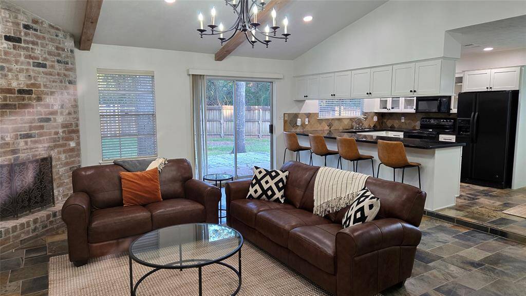 Welcome to cozy 2012 E. Lacey Oak Circle!