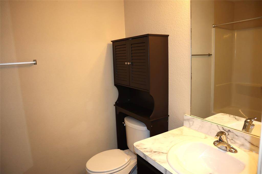 2nd Bath room
