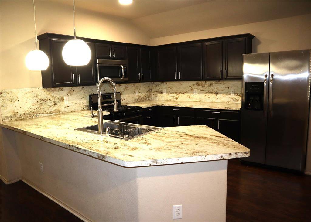 Kitchen incredible counter space!