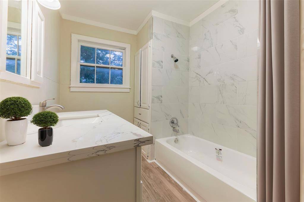 Full Bathroom*This photo has been virtually staged.*