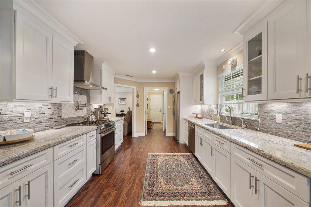 CHEF'S DELIGHT KITCHEN! TRULY A MASTERPIECE FOR CRAFTING THOSE AMAZING DISHES AND ENTERTAINING!