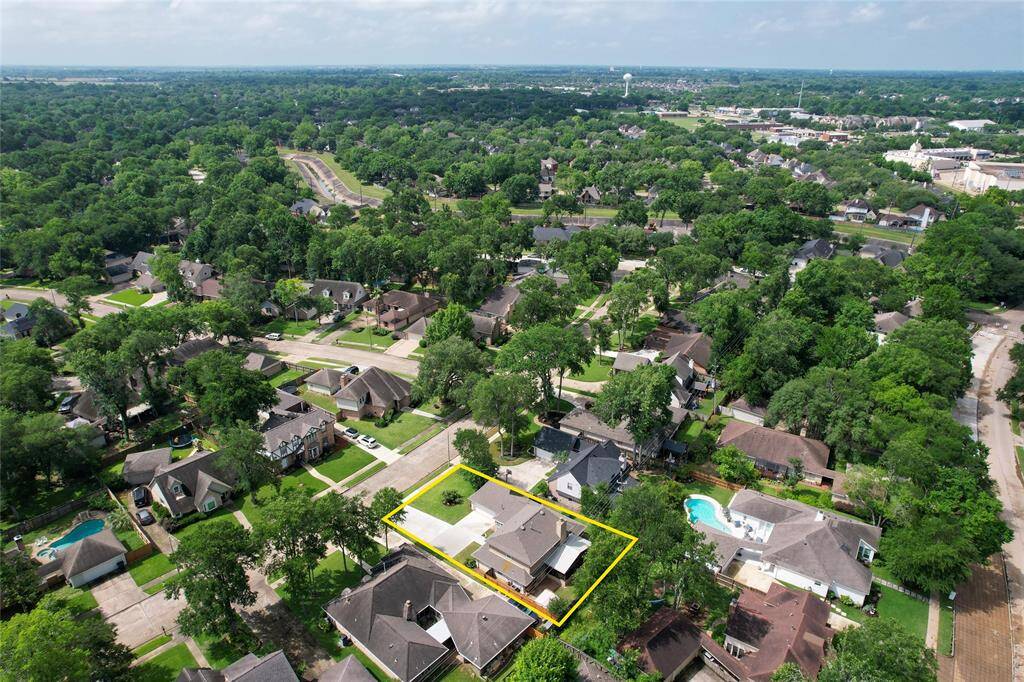 Local shopping, dining, and recreational areas nearby!