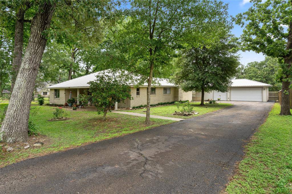 Here you can see the Main Driveway and 3 Car Garage