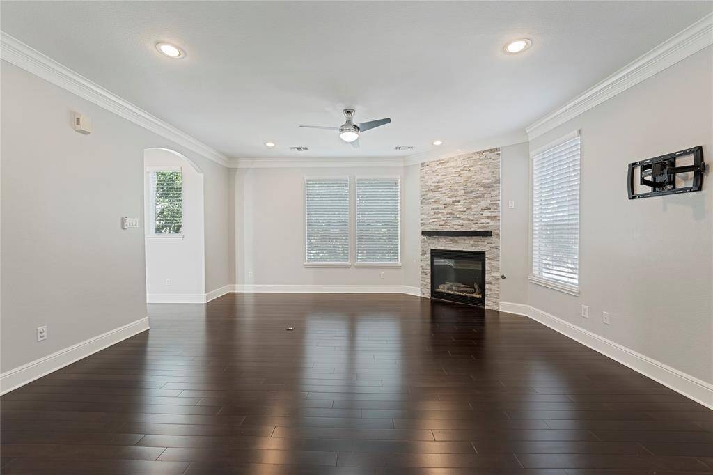Huge living area space on the 2nd floor