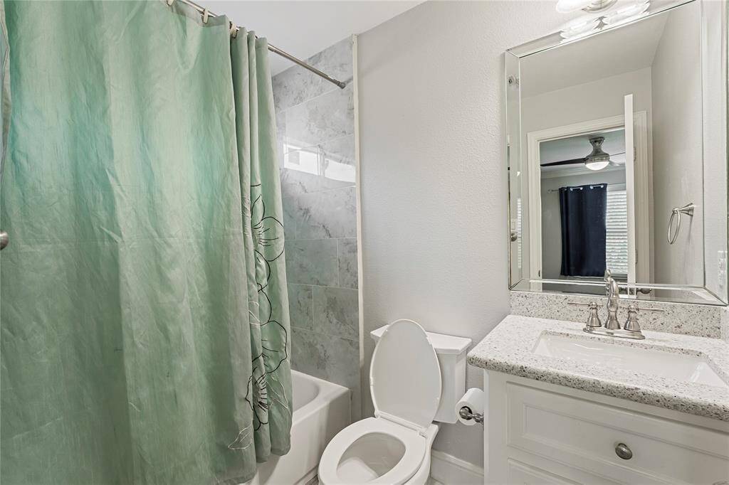 3rd floor ensuite bath for secondary bedroom