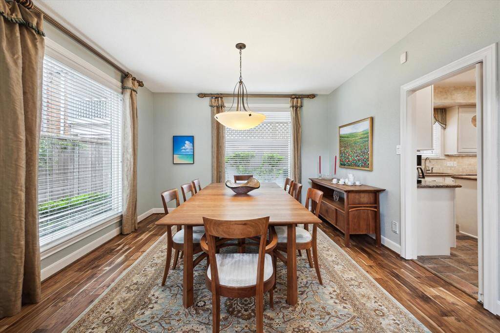 Dining room.