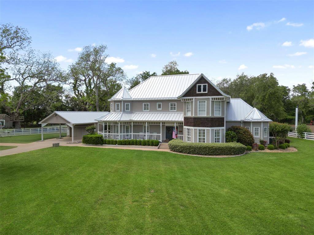 Your peaceful acreage retreat is ready for you.