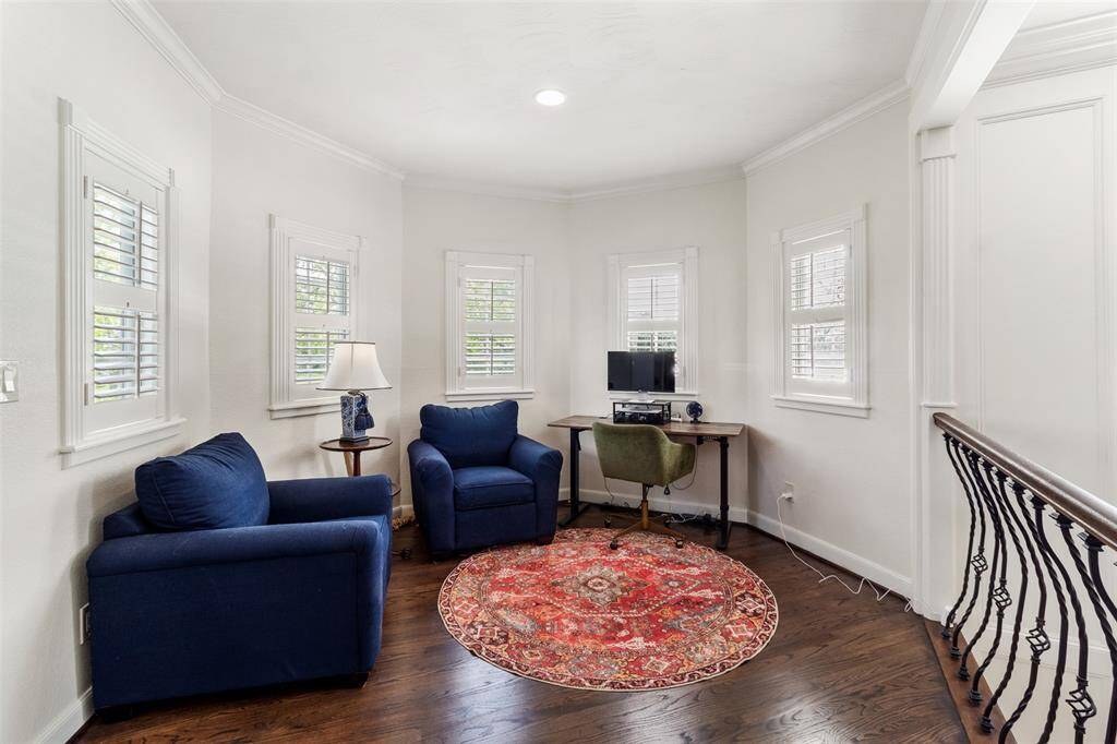 Upstairs the hallway matches the downstairs and provides room for a kids study area or reading lounge.