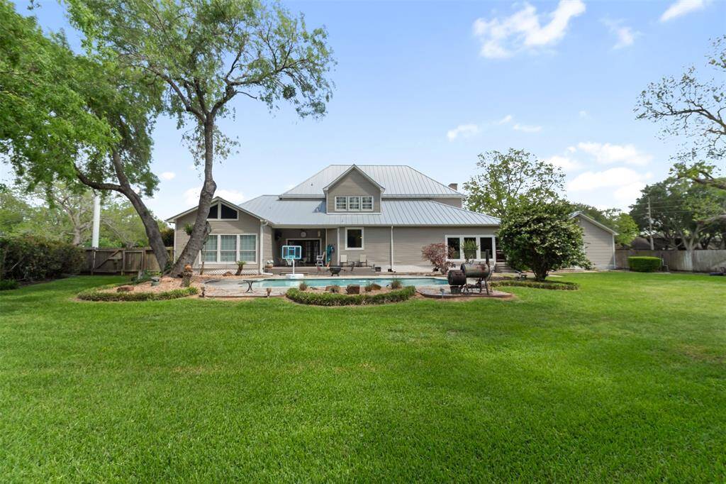 With plenty of room to spread out, your kids or furry friends can enjoy roaming and playing.