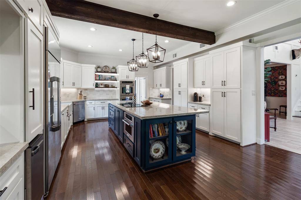 This fully renovated kitchen provides plenty of space and luxury finishes.