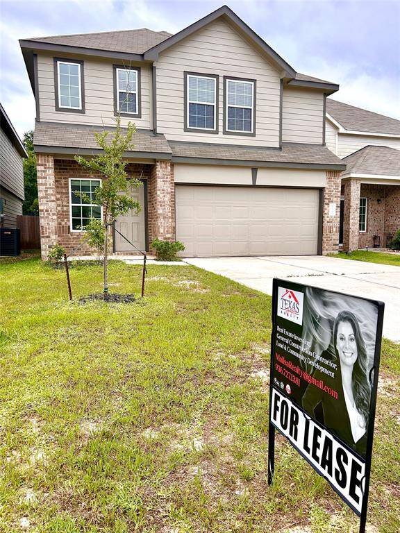 Welcome to your new home set just a couple miles to Grand Parkway 99 and HWY 69! Come see this charming home today! Front elevation view.