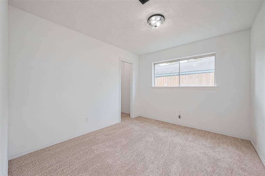 Third bedroom - new paint and carpets