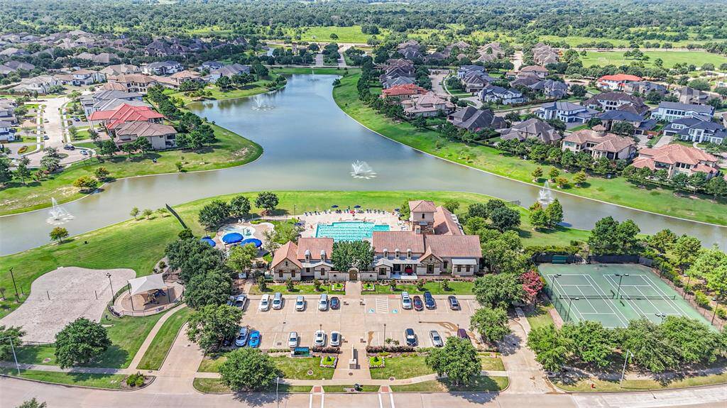 The Lakes of Bella Terra Recreation Center just a short distance from the property. Close enough to walk or ride a bike.