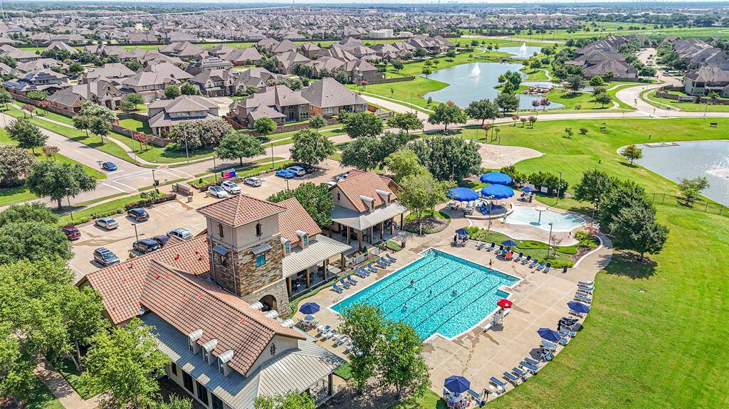 The Recreation Center offers clubhouse, swimming pool, tennis courts, sand volleyball & playground areas.