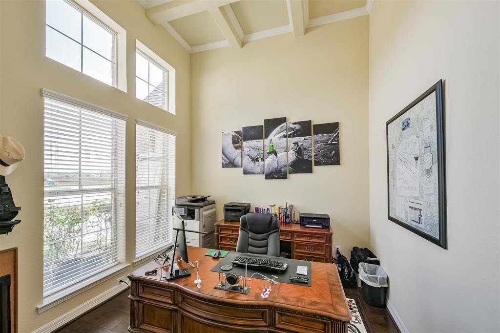 As you enter the Home Office/Study is to your left. Hardwood floors and a 12' checkered ceiling highlight this room. For added privacy just close the double doors.