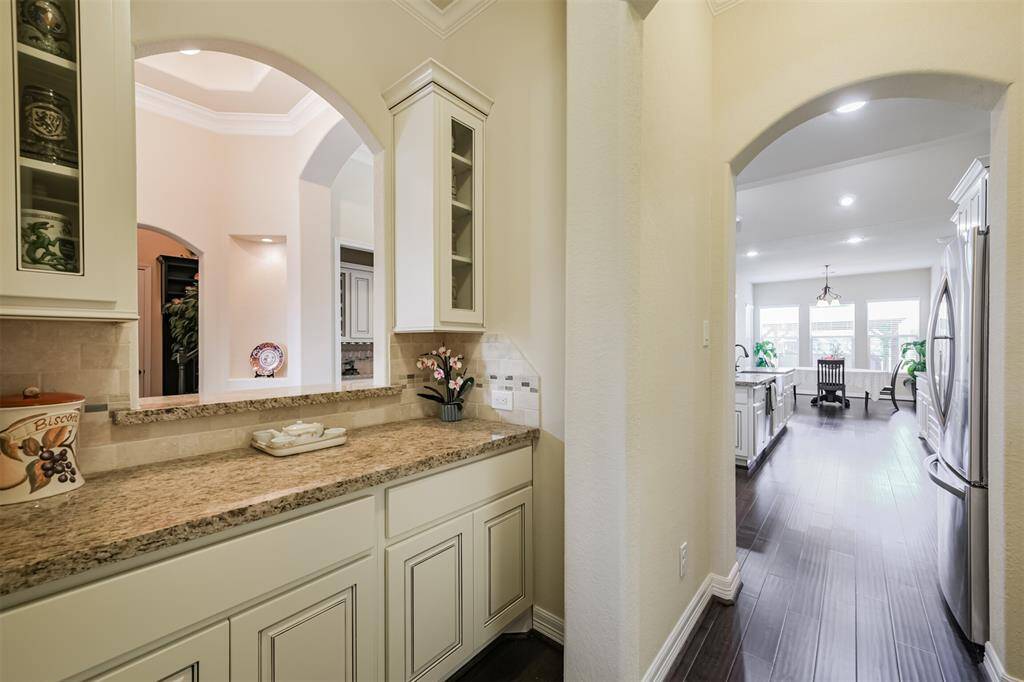 Opposite the Butler's Pantry is a Bar area for serving your guests making entertaining efficient and free flowing