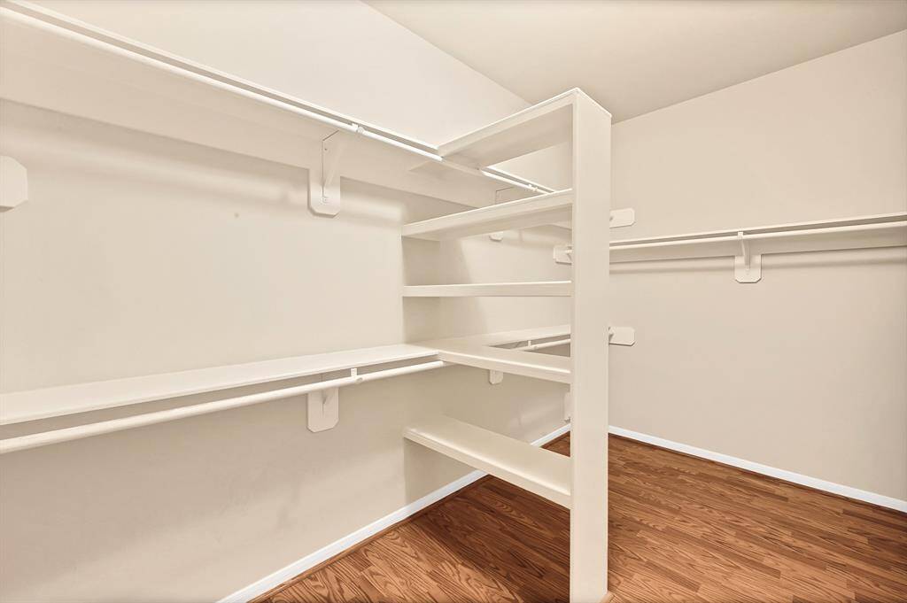 Large Primary walk-in Closet
