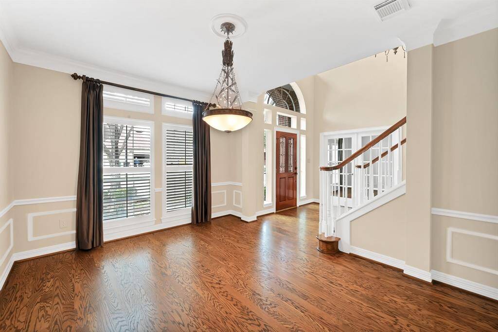 Dining Room to your Right