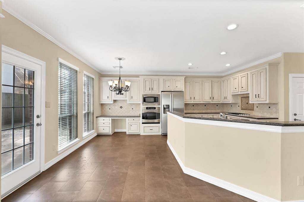 Closer Look at the kitchen and Breakfast Room