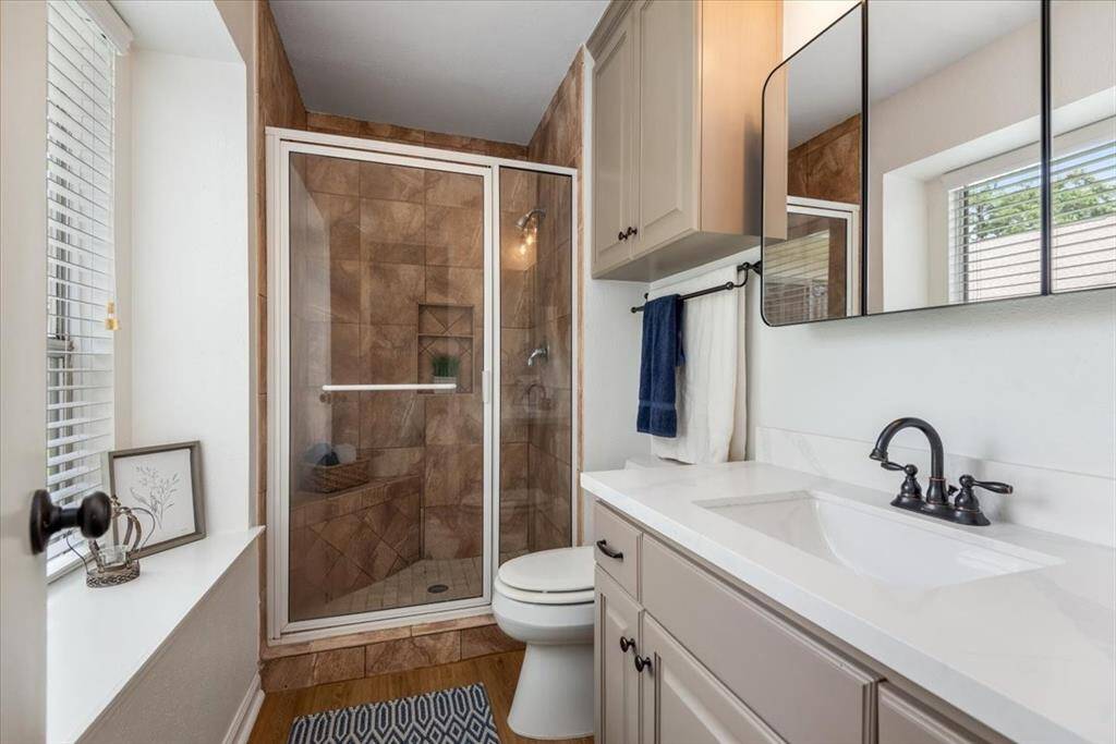 Primary ensuite bathroom