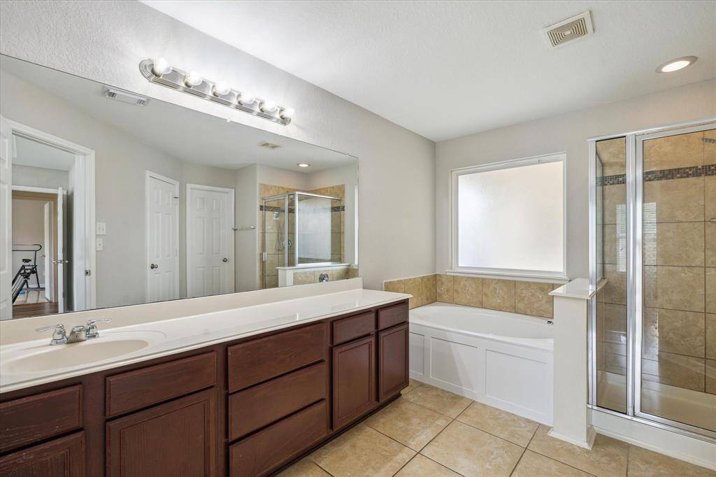 A generously sized en suite bath awaits you with plenty of counter space to get ready in the mornings