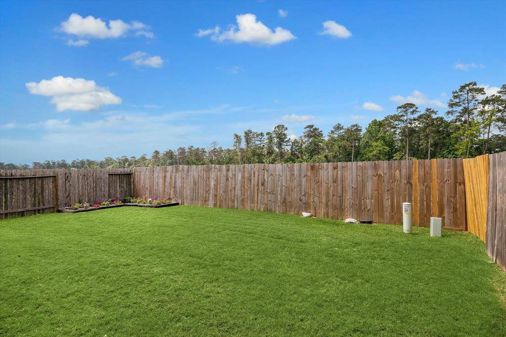 No back neighbors means extra privacy for you!
