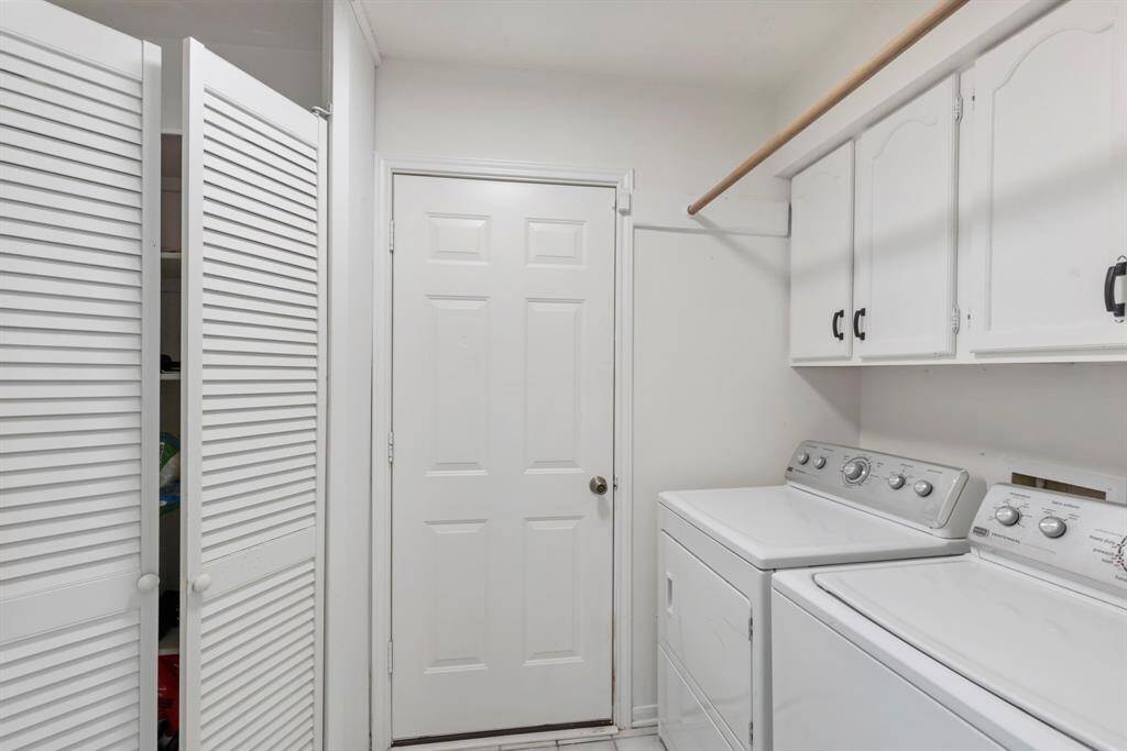Laundry area/ utility room leading to the garage
