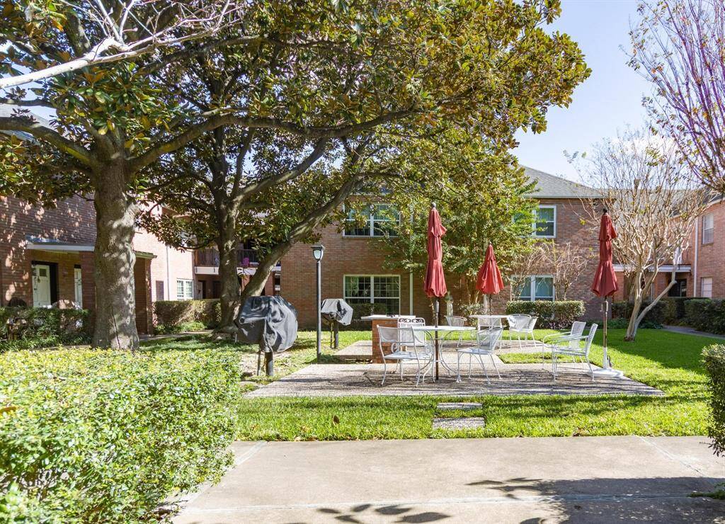 Court Yard for Residents