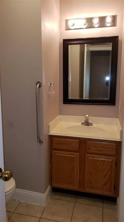 Hollywood bathroom for guests