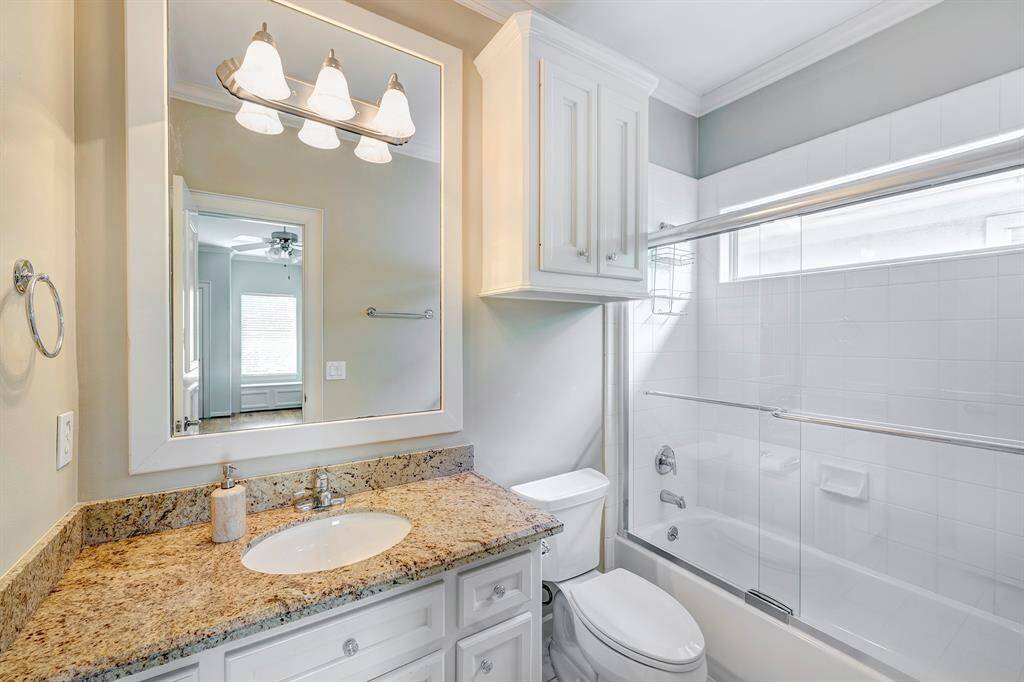 2nd Bedroom En Suite Bathroom