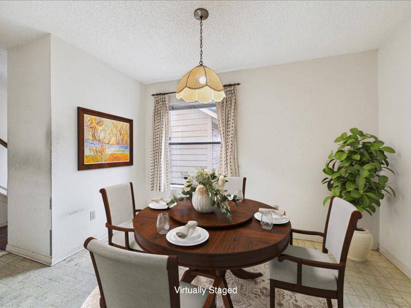 Dining room area right off the entrance.