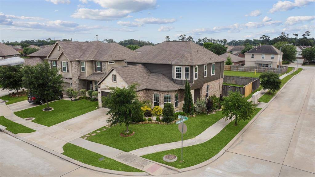 This charming 2019 Lake Ridge home sits on a premium corner lot